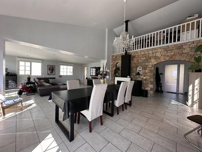 Maison - 280 m² - 7 pièces