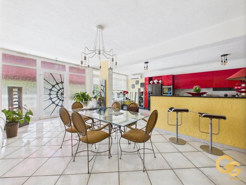 Maison - 170 m² - 5 pièces