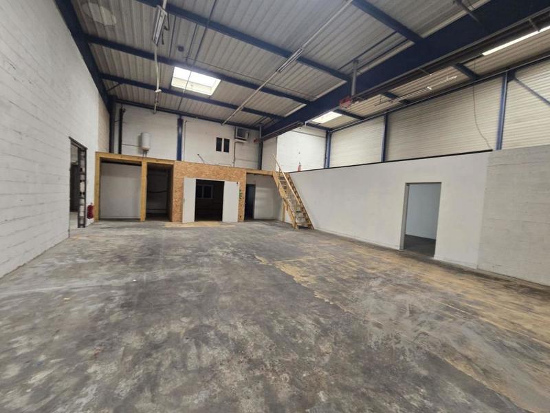 Local d'activité / Entrepôt - 391 m²