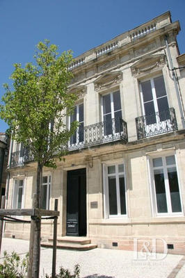 Maison - 235 m² - 8 pièces