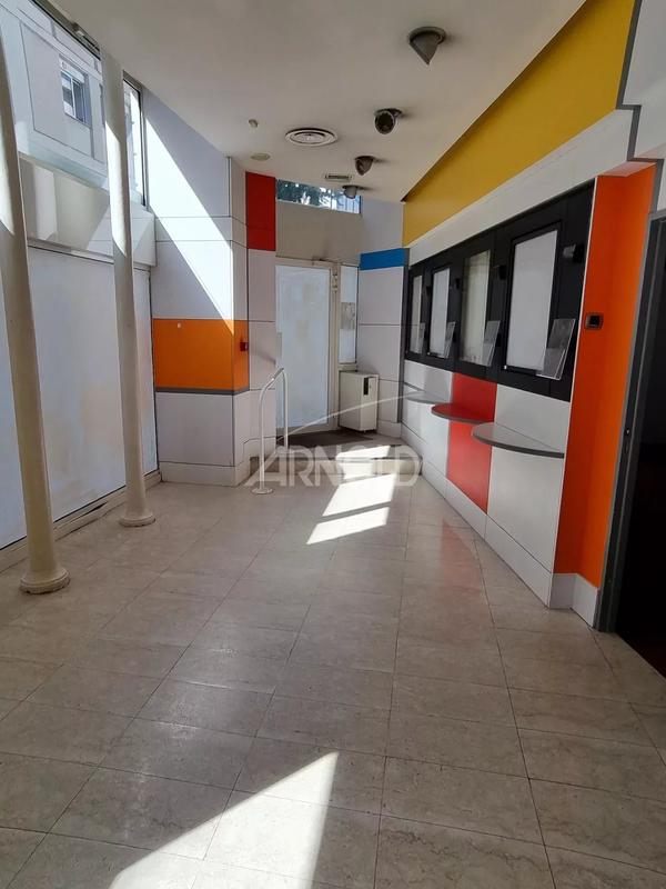 Local commercial - 378 m² - 12 pièces