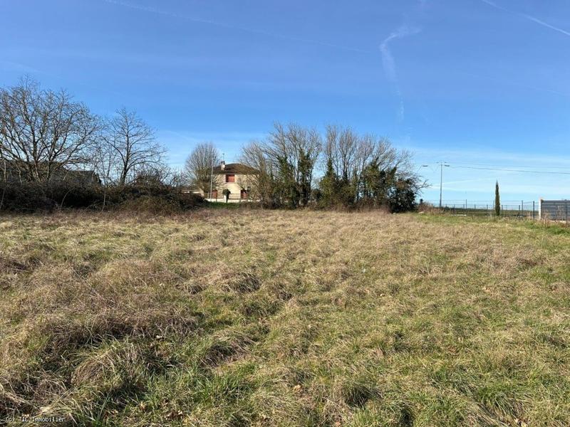 Terrain constructible - 1 644 m²