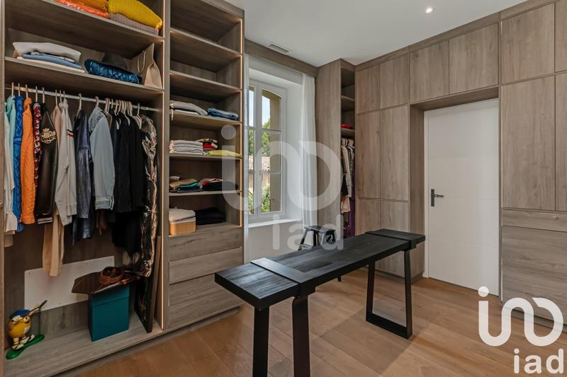 Maison - 233 m² - 8 pièces