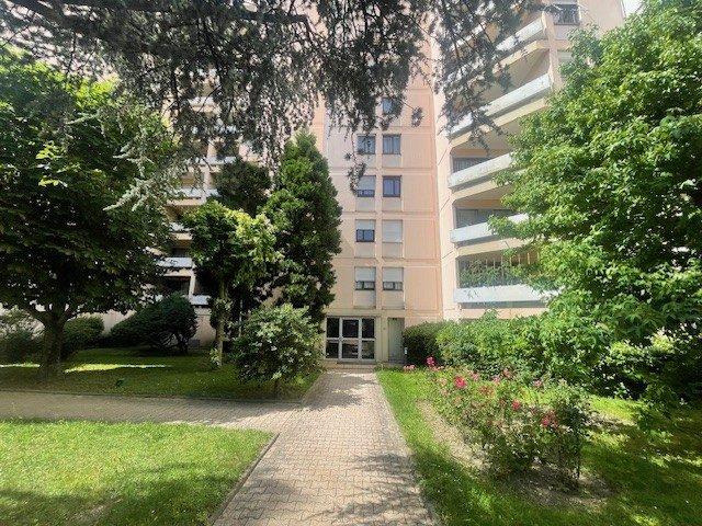 Appartement - 85 m² - 6 pièces