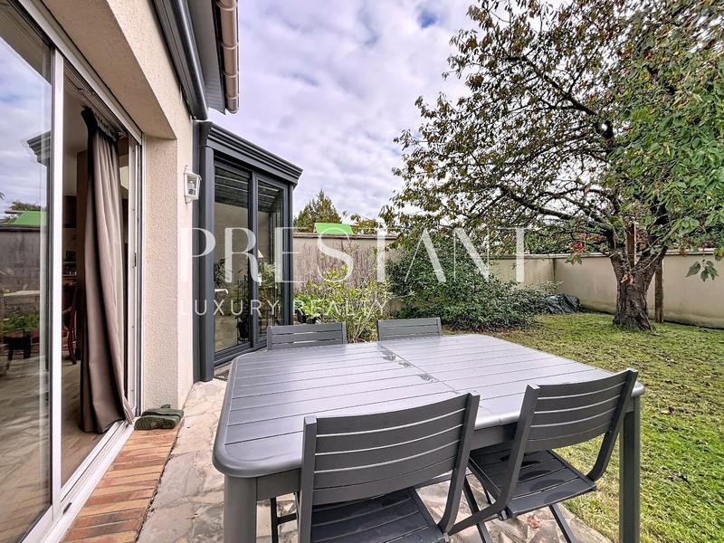 Maison - 267 m² - 7 pièces