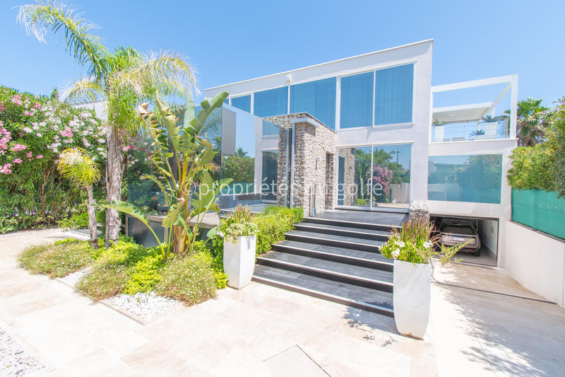 Maison - 305 m² - 7 pièces