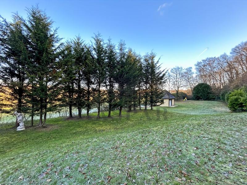 Maison - 225 m² - 8 pièces