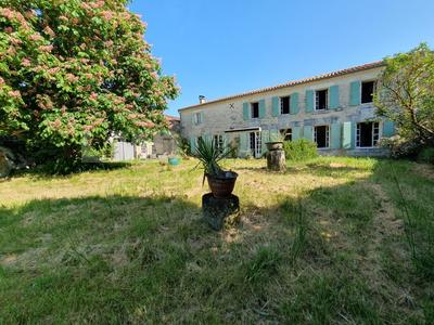 Maison en pierre - 213 m² - 8 pièces