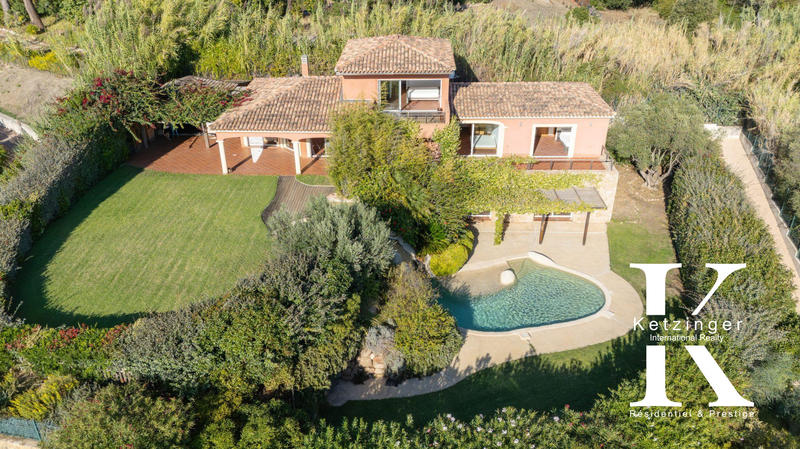 Villa - 256 m² - 6 pièces