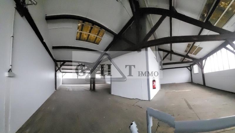 Entrepôt - 611 m²