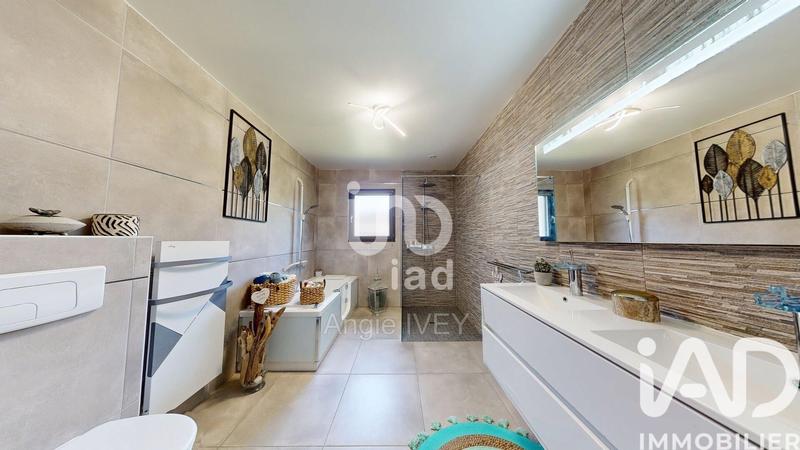 Maison - 200 m² - 7 pièces