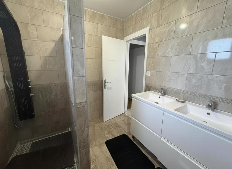 Maison traditionnelle - 145 m² - 6 pièces