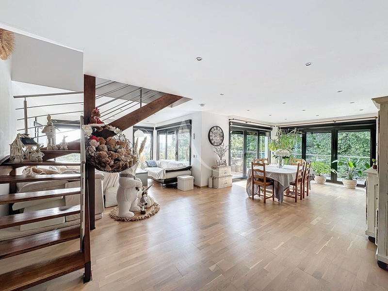 Maison - 225 m² - 8 pièces