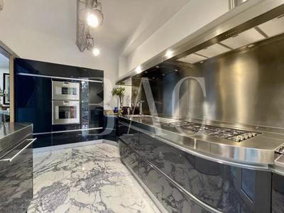 Villa - 289 m² - 7 pièces