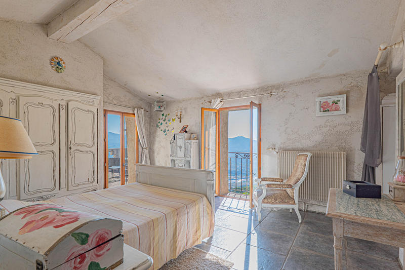 Maison - 343 m² - 12 pièces