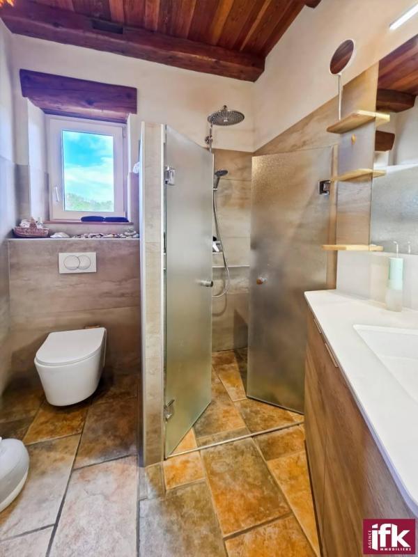 Propriété - 370 m² - 10 pièces