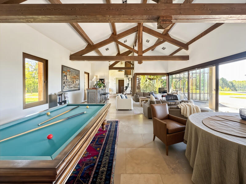 Propriété - 300 m² - 10 pièces