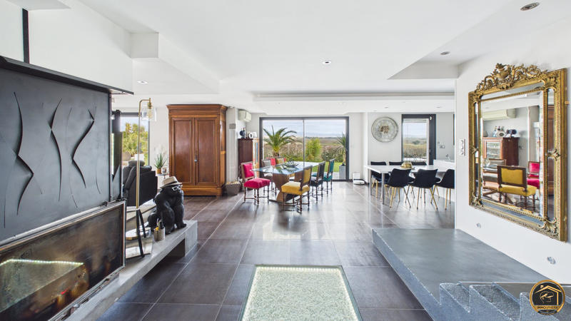 Maison contemporaine - 251 m² - 8 pièces