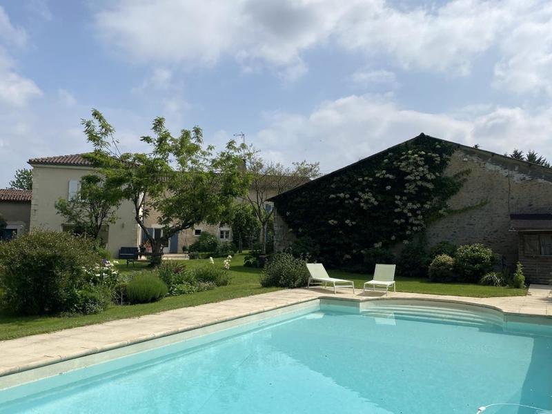 Propriété - 293 m² - 10 pièces