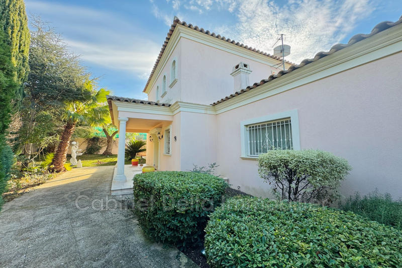 Maison - 250 m² - 3 pièces