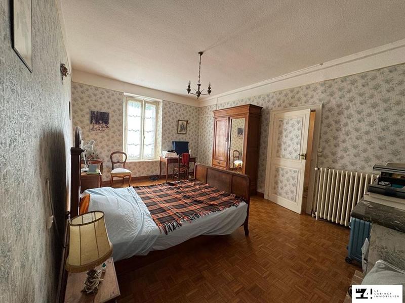 Maison traditionnelle - 268 m² - 8 pièces