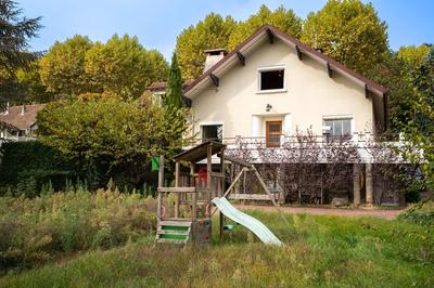 Maison - 371 m² - 15 pièces