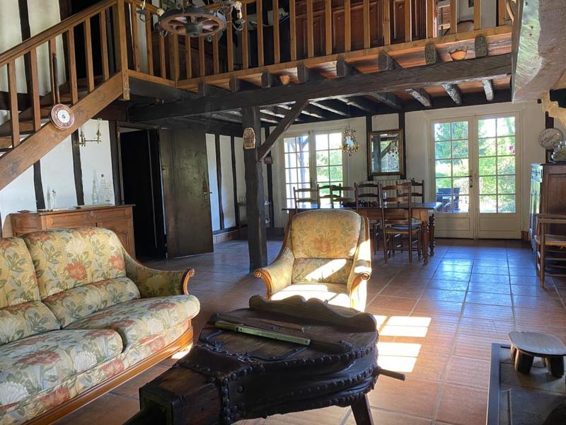 Propriété - 250 m² - 7 pièces