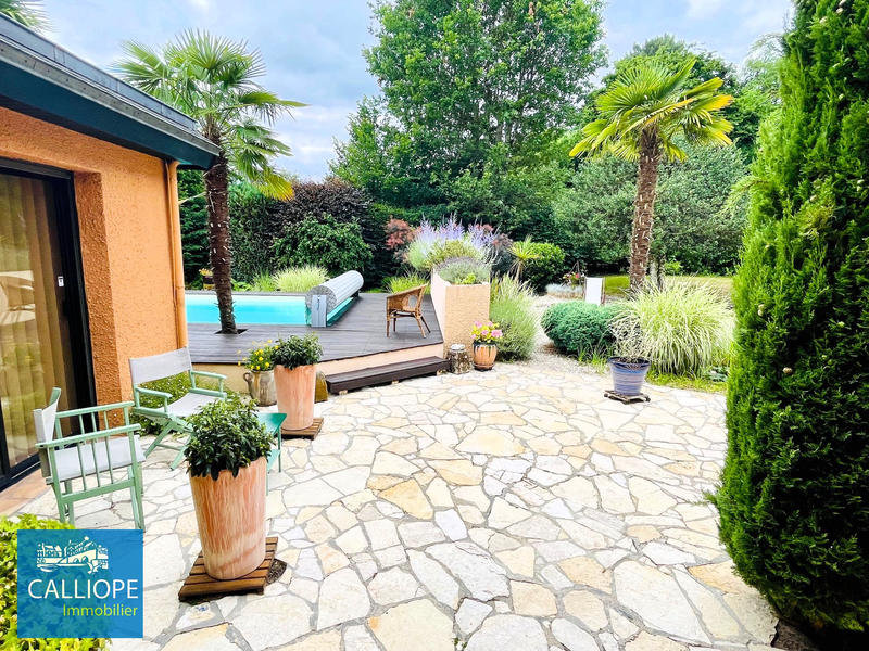 Maison - 208 m² - 8 pièces