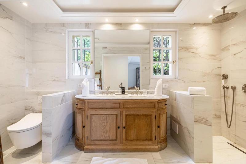 Villa - 256 m² - 8 pièces