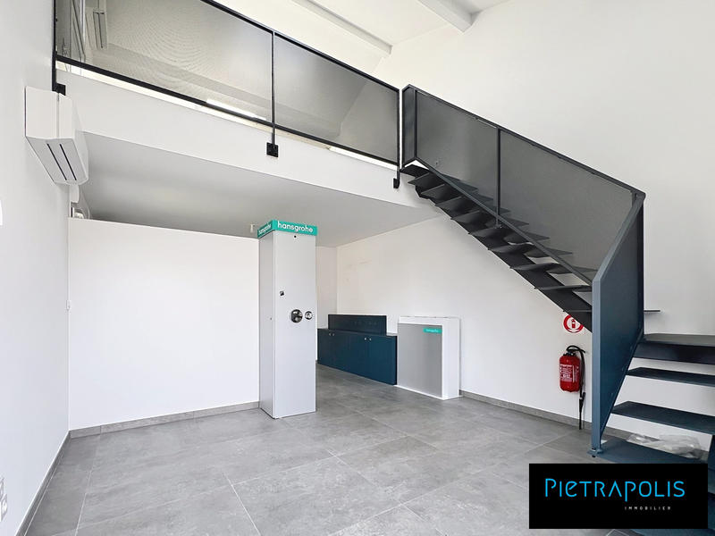 Local d'activités - 352 m²