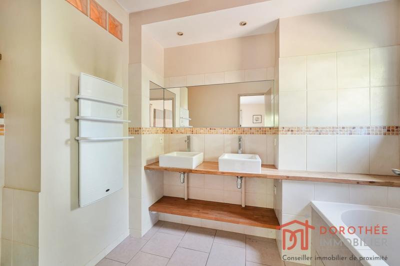 Maison - 141 m² - 8 pièces