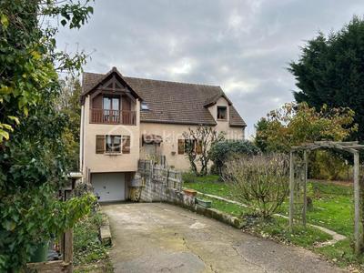 Maison - 205 m² - 9 pièces