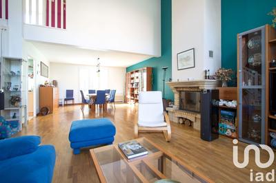 Maison - 210 m² - 8 pièces