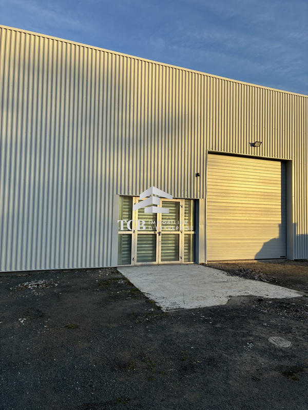 Local d'activités - 261 m²