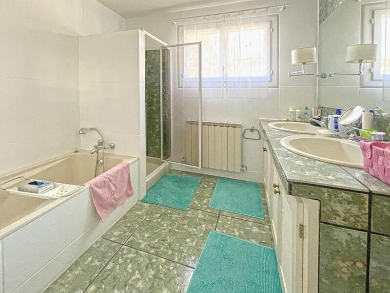 Maison - 121 m² - 6 pièces