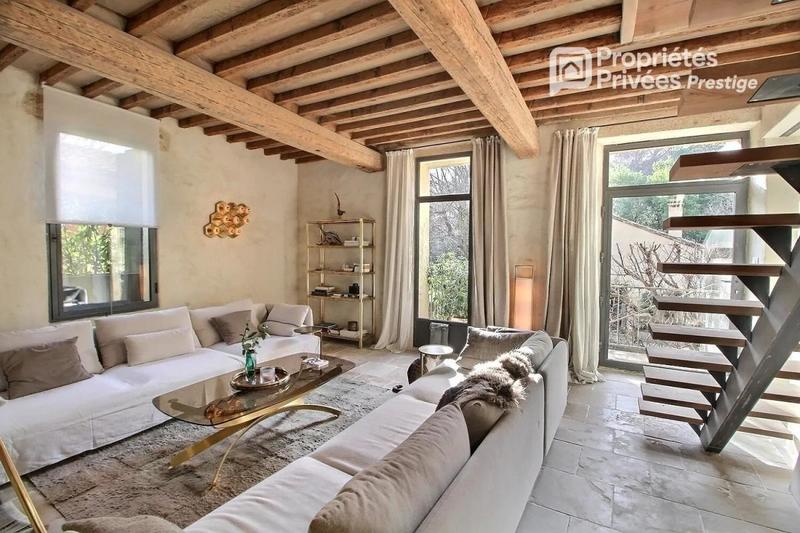 Demeure - 330 m² - 11 pièces