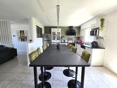 Maison - 174 m² - 8 pièces