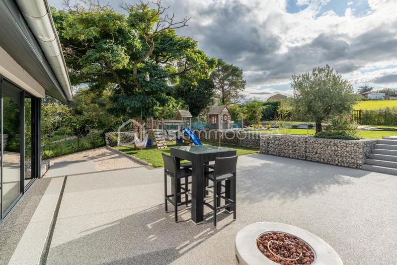 Maison - 180 m² - 6 pièces