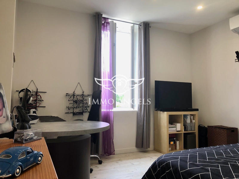 Maison traditionnelle - 163 m² - 8 pièces