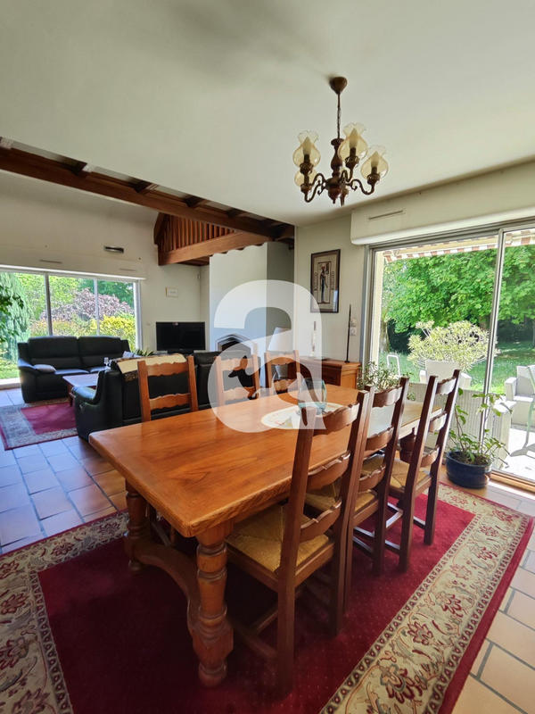 Maison traditionnelle - 147 m² - 6 pièces