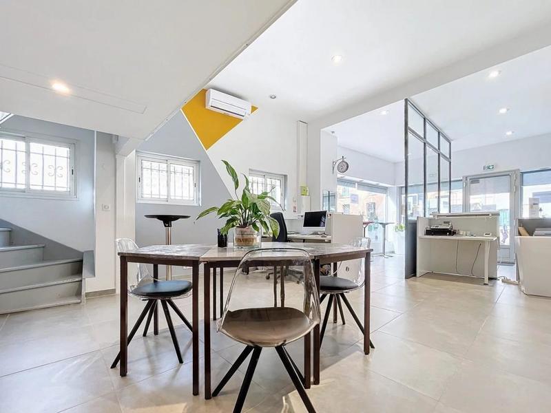 Local commercial - 107 m² - 4 pièces