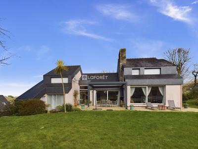 Maison - 213 m² - 8 pièces