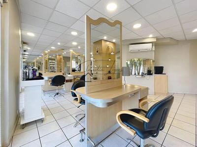 Local commercial - 130 m² - 3 pièces