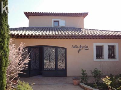 Maison provençale - 256 m² - 9 pièces