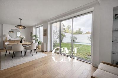 Maison - 240 m² - 8 pièces