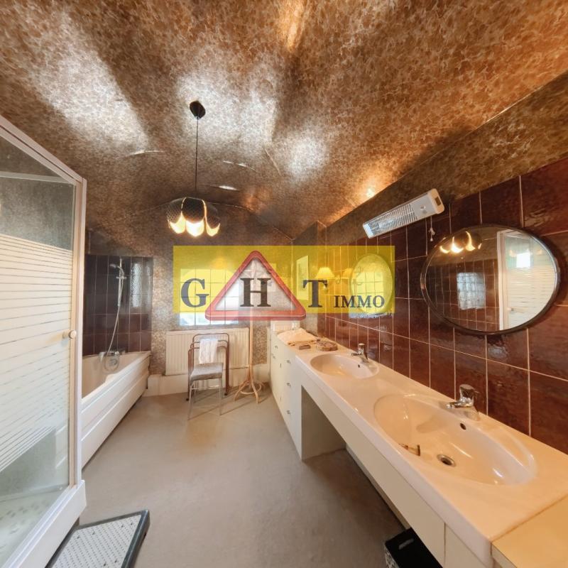 Maison - 220 m² - 8 pièces