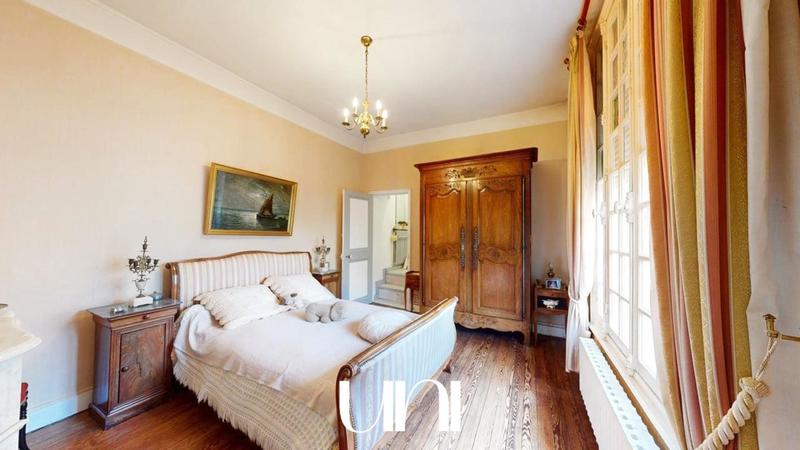 Maison - 208 m² - 8 pièces