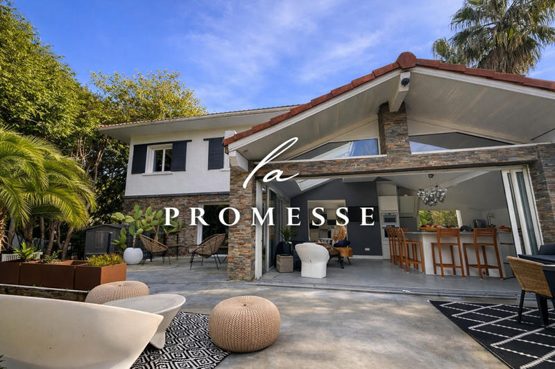 Villa - 301 m² - 9 pièces