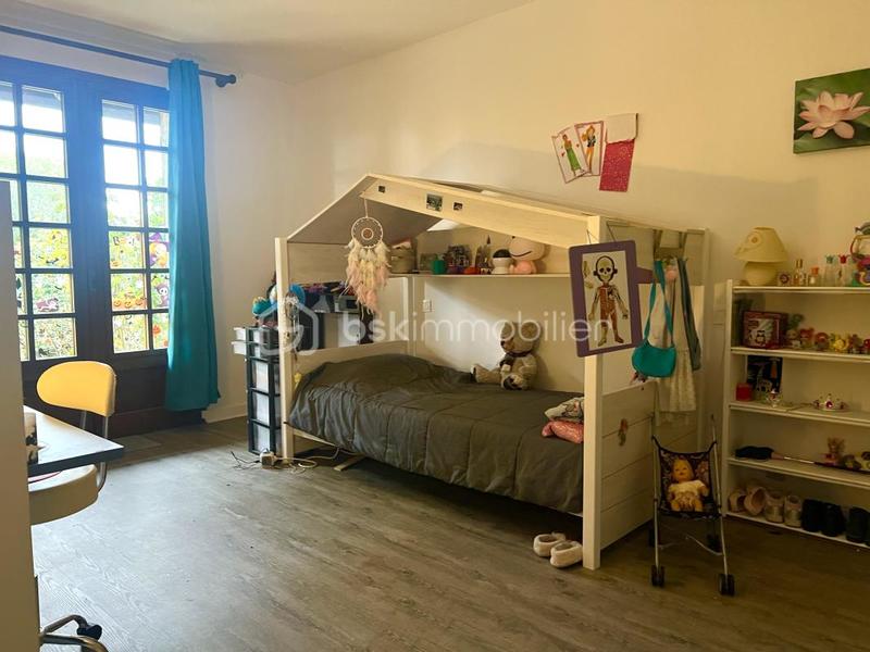 Maison traditionnelle - 185 m² - 5 pièces