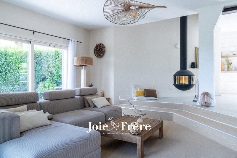 Maison ancienne - 221 m² - 8 pièces